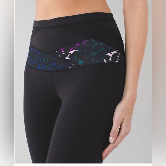 Lululemon Wunder Under Crop (Hi-Rise) - size 4 - Picture 3 of 7